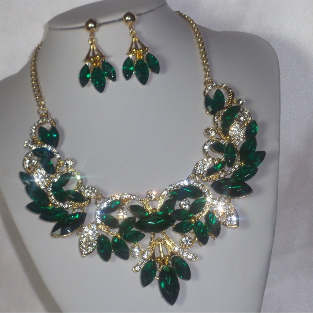 Green Rhinestone Necklace Set (BRIDAL, WEDDING, PROM, QUINCEÑERA,)
